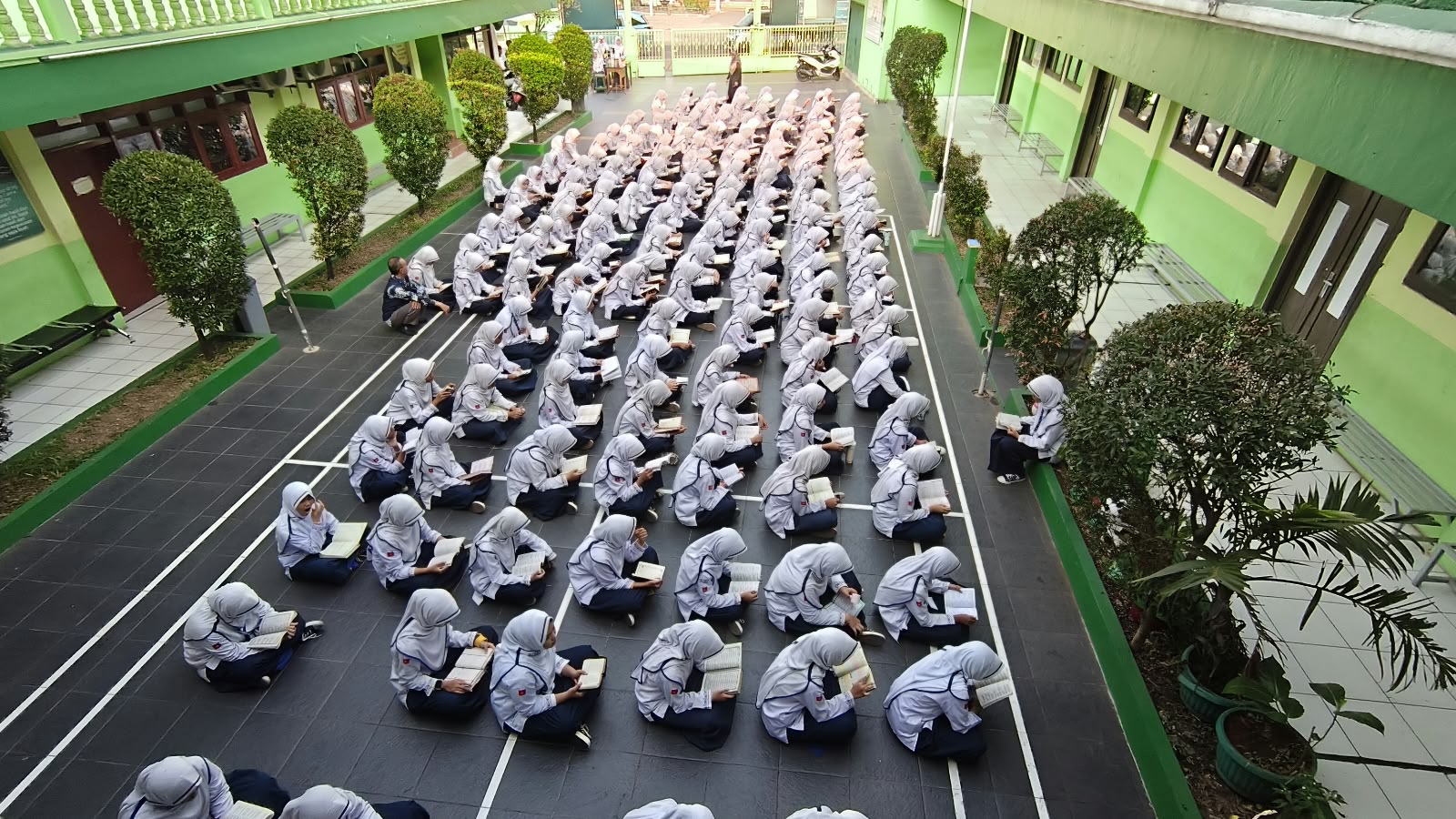 TADARUS AL-QUR'AN